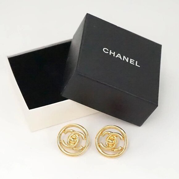 CHANEL CC Logos Round Clip-On Earrings Gold Tone Auth 97P w/Box m11098 - Picture 5 of 5